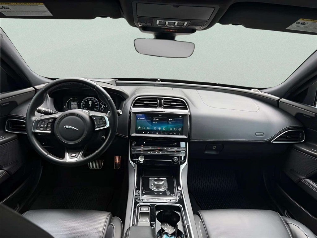 Used 2019 Jaguar XE S RWD image 12