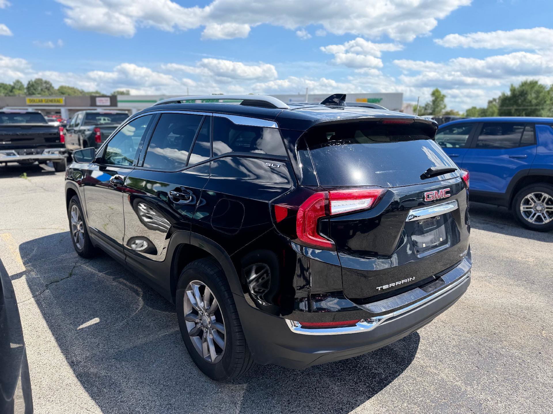 Used 2024 GMC Terrain SLT AWD/4WD image 5