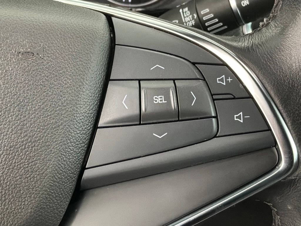 Used 2022 Cadillac XT5 Luxury w/ LPO, Floor Liner Package AWD/4WD image 16
