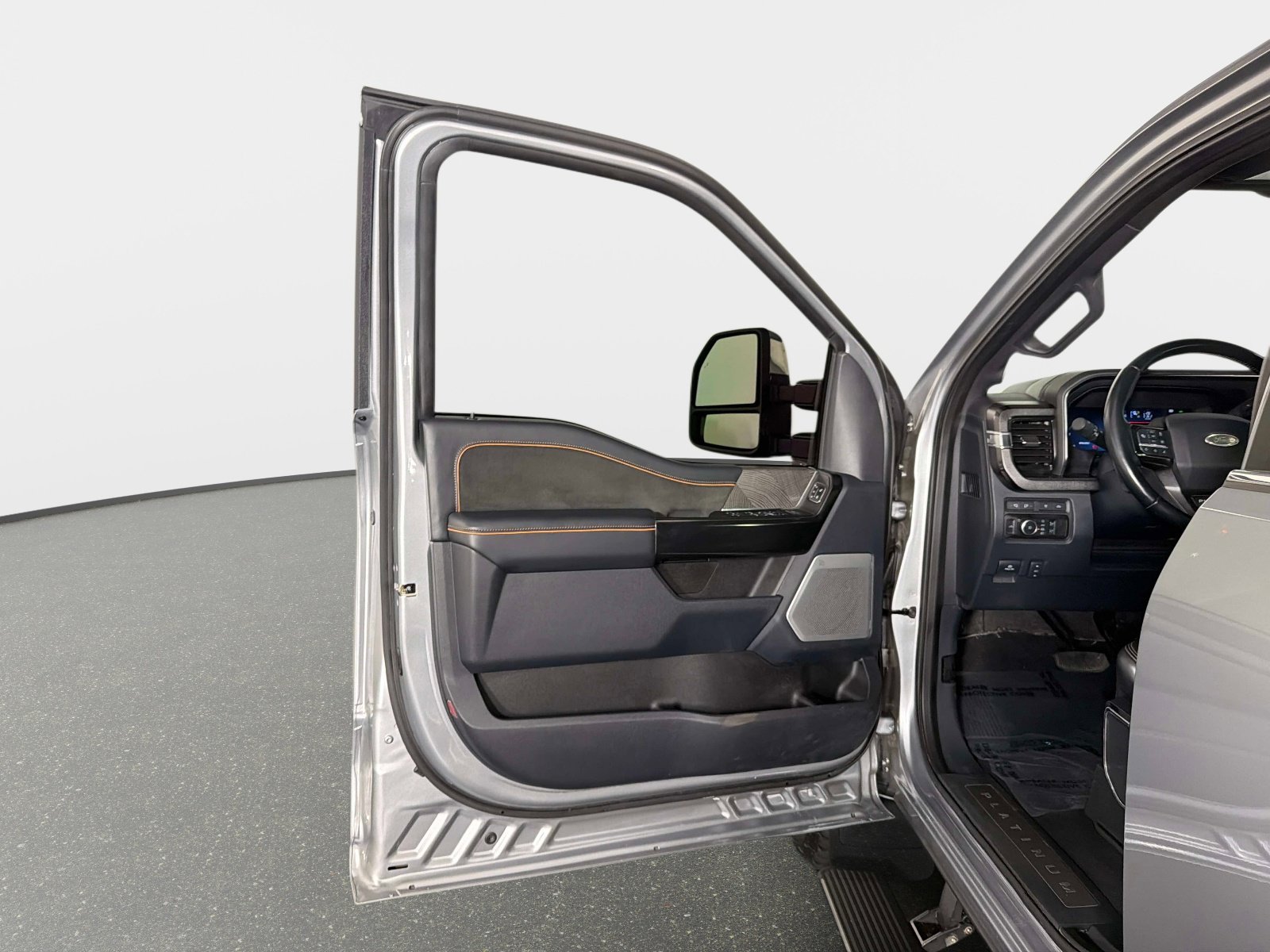 Used 2023 Ford F350 Platinum AWD/4WD image 39