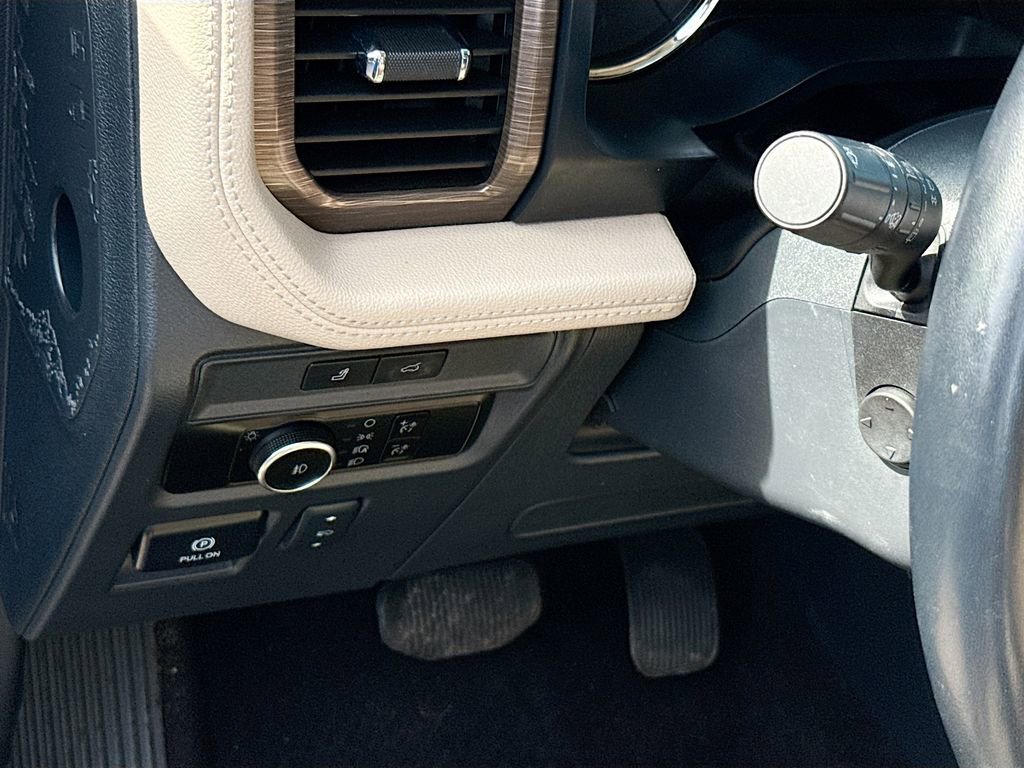 Used 2023 Ford Expedition Limited AWD/4WD image 11