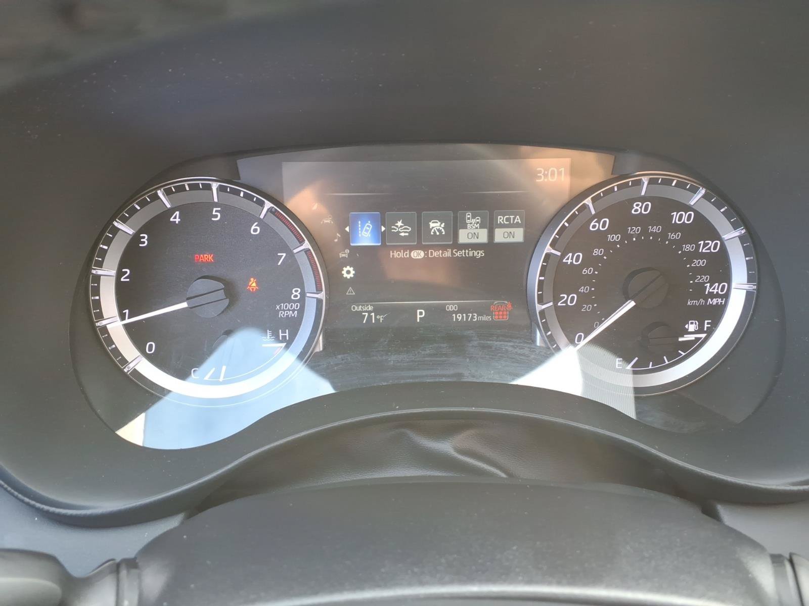 Used 2024 Toyota Highlander LE AWD/4WD image 32