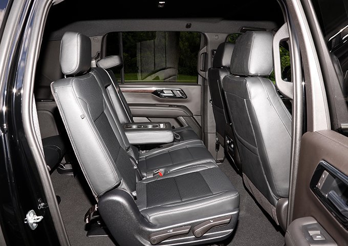 Used 2025 Chevrolet Suburban LS RWD image 18