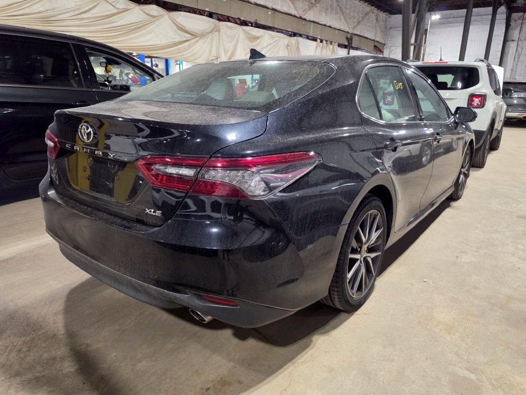 Used 2022 Toyota Camry XLE FWD image 2