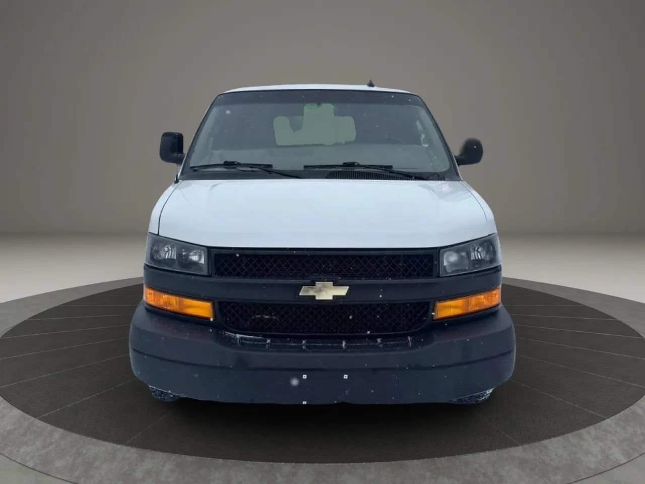 Used 2021 Chevrolet Express 2500 w/ Driver Convenience Package RWD image 4