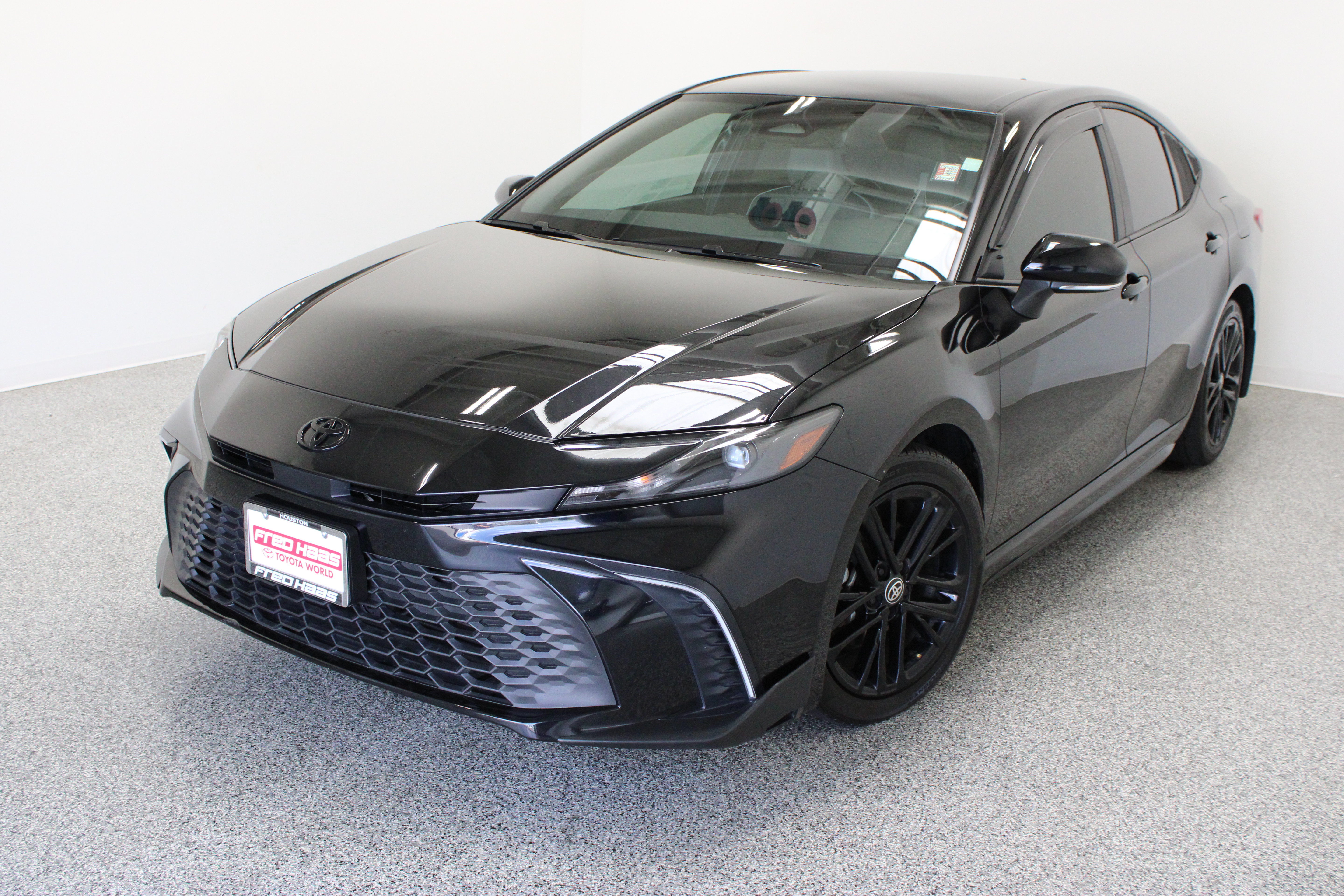 Used 2026 Toyota Camry SE w/ Convenience Package FWD image 2
