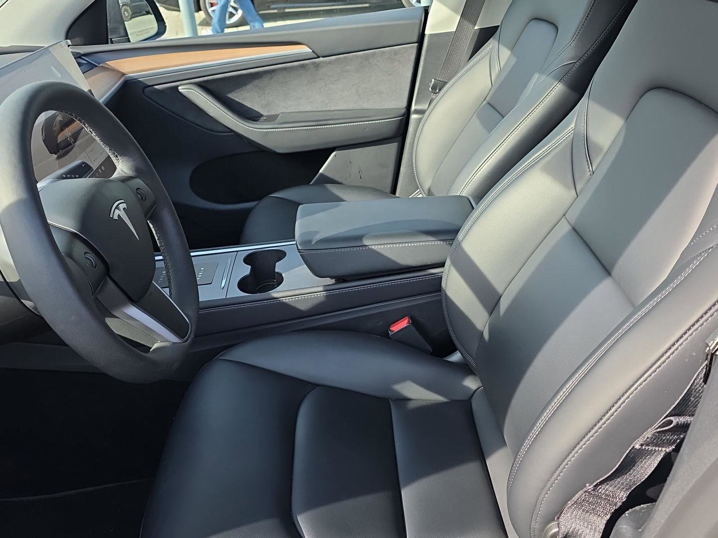 Used 2024 Tesla Model Y Long Range image 13