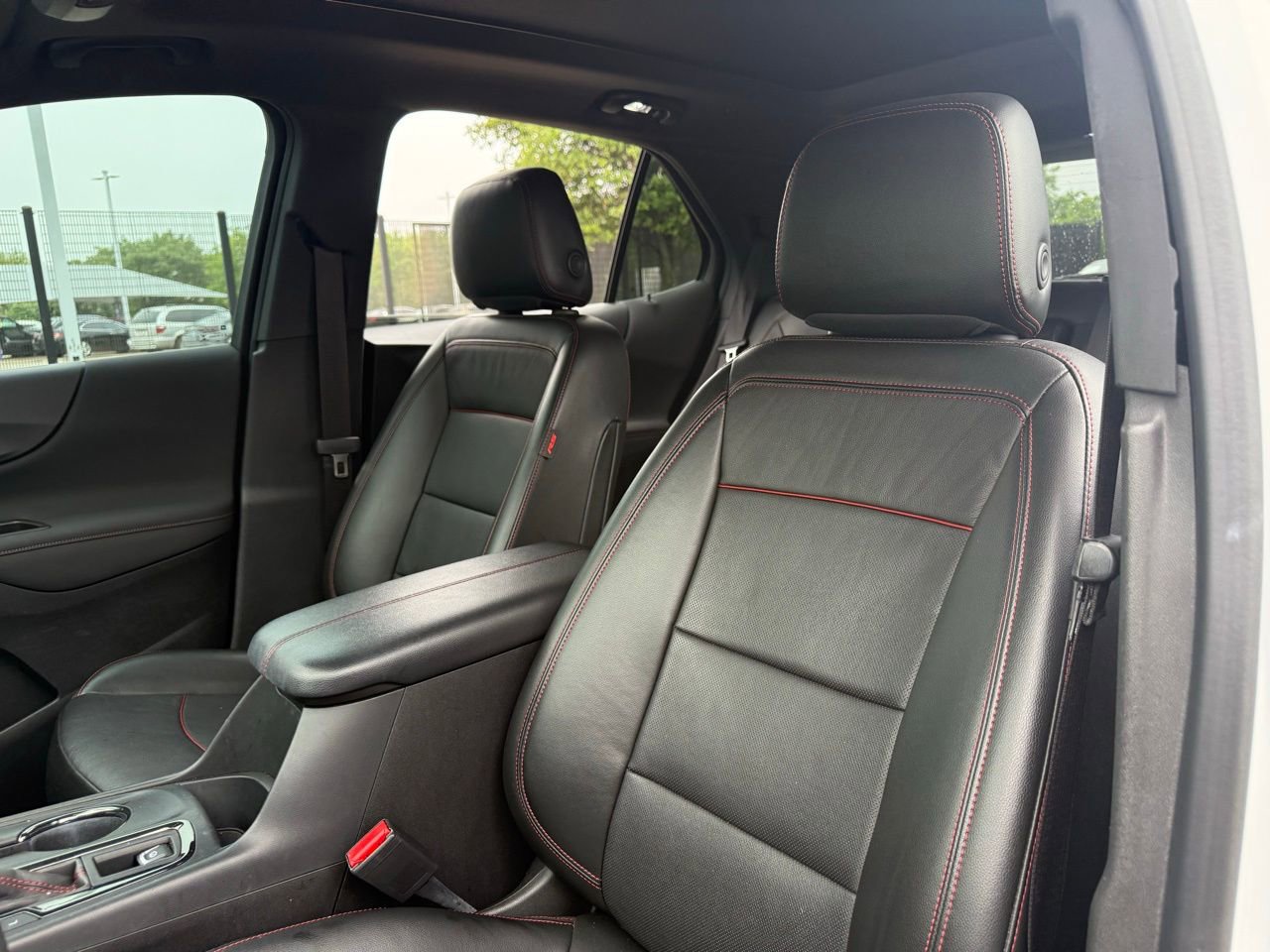 Used 2022 Chevrolet Equinox RS w/ RS Leather Package FWD image 11