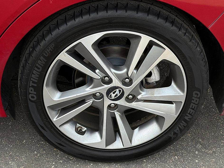 Used 2017 Hyundai Elantra Limited image 5