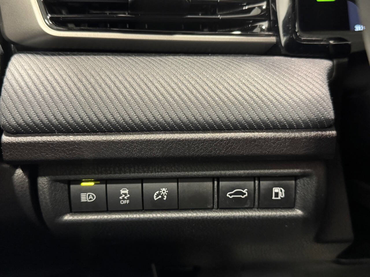 Used 2025 Toyota Camry SE image 29