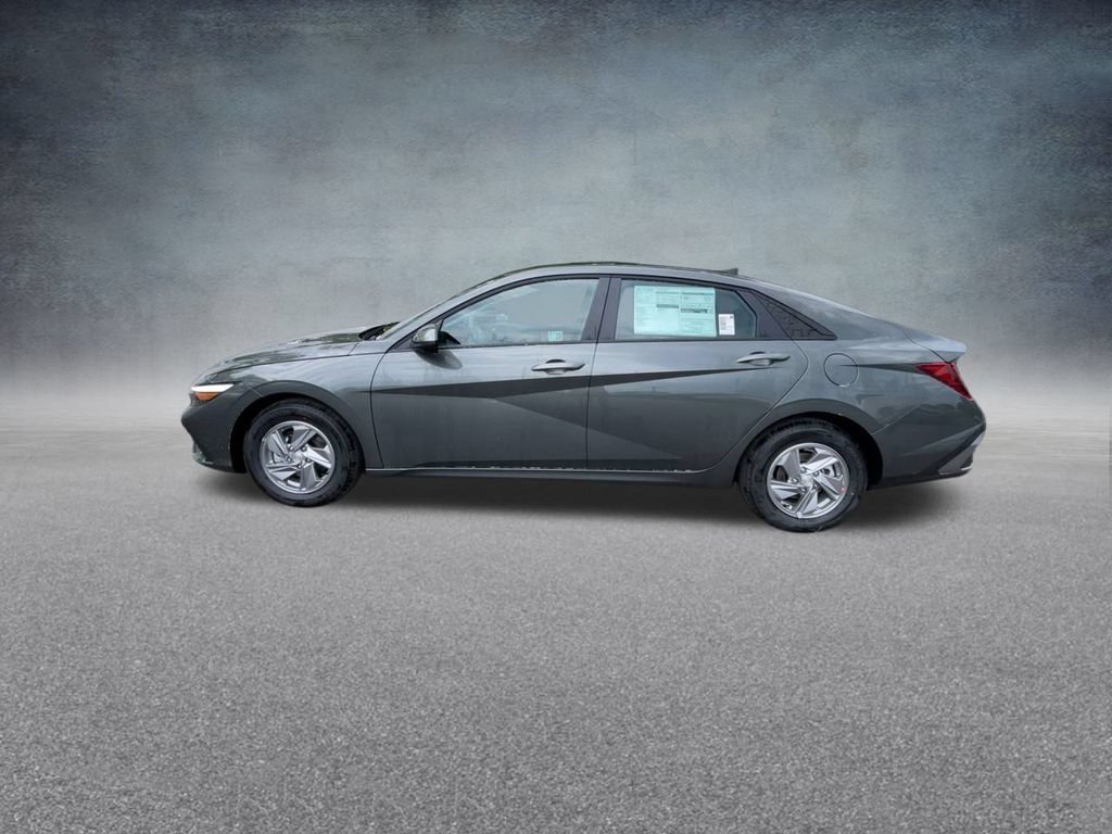 Used 2025 Hyundai Elantra SE FWD image 15