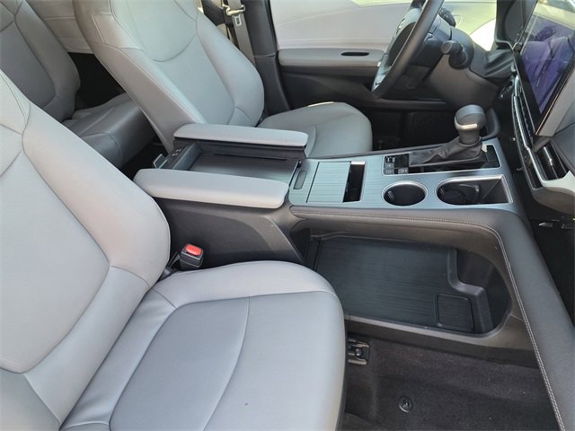 Used 2025 Toyota Sienna XLE image 11