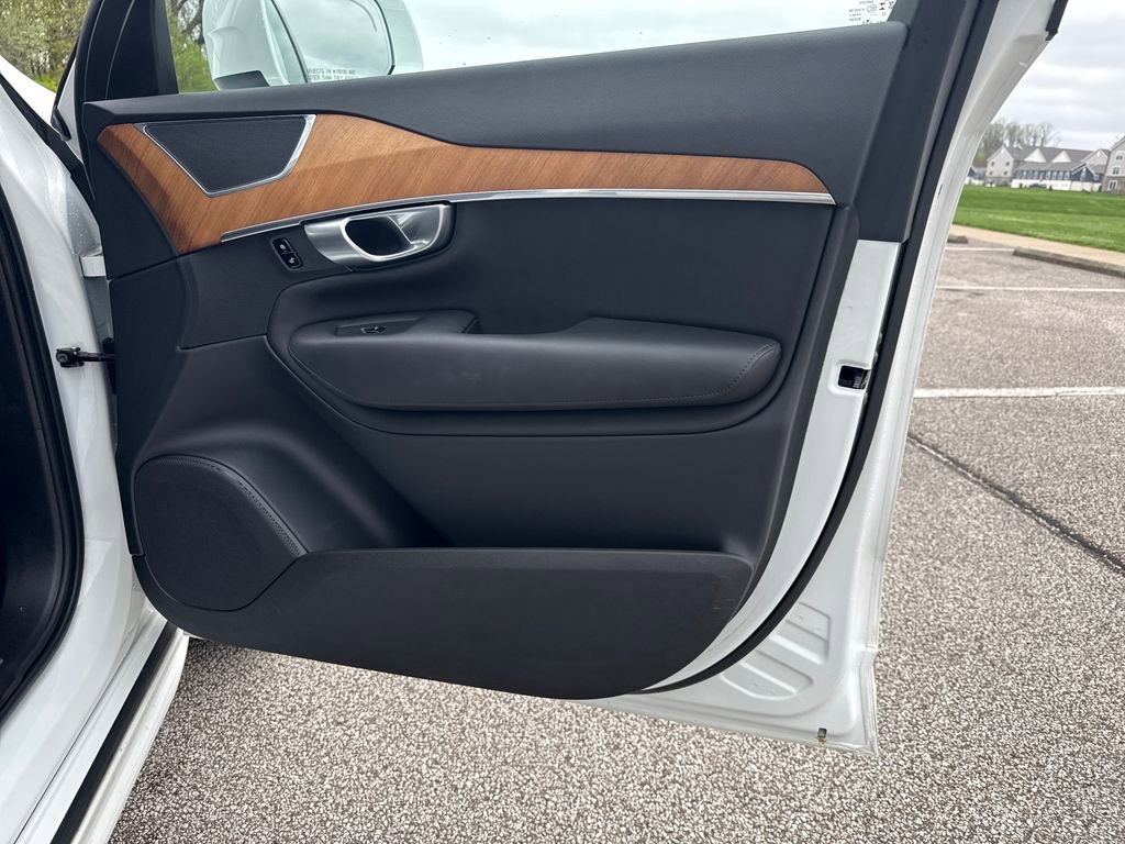 Used 2024 Volvo XC90 B6 Plus w/ Protection Package image 15