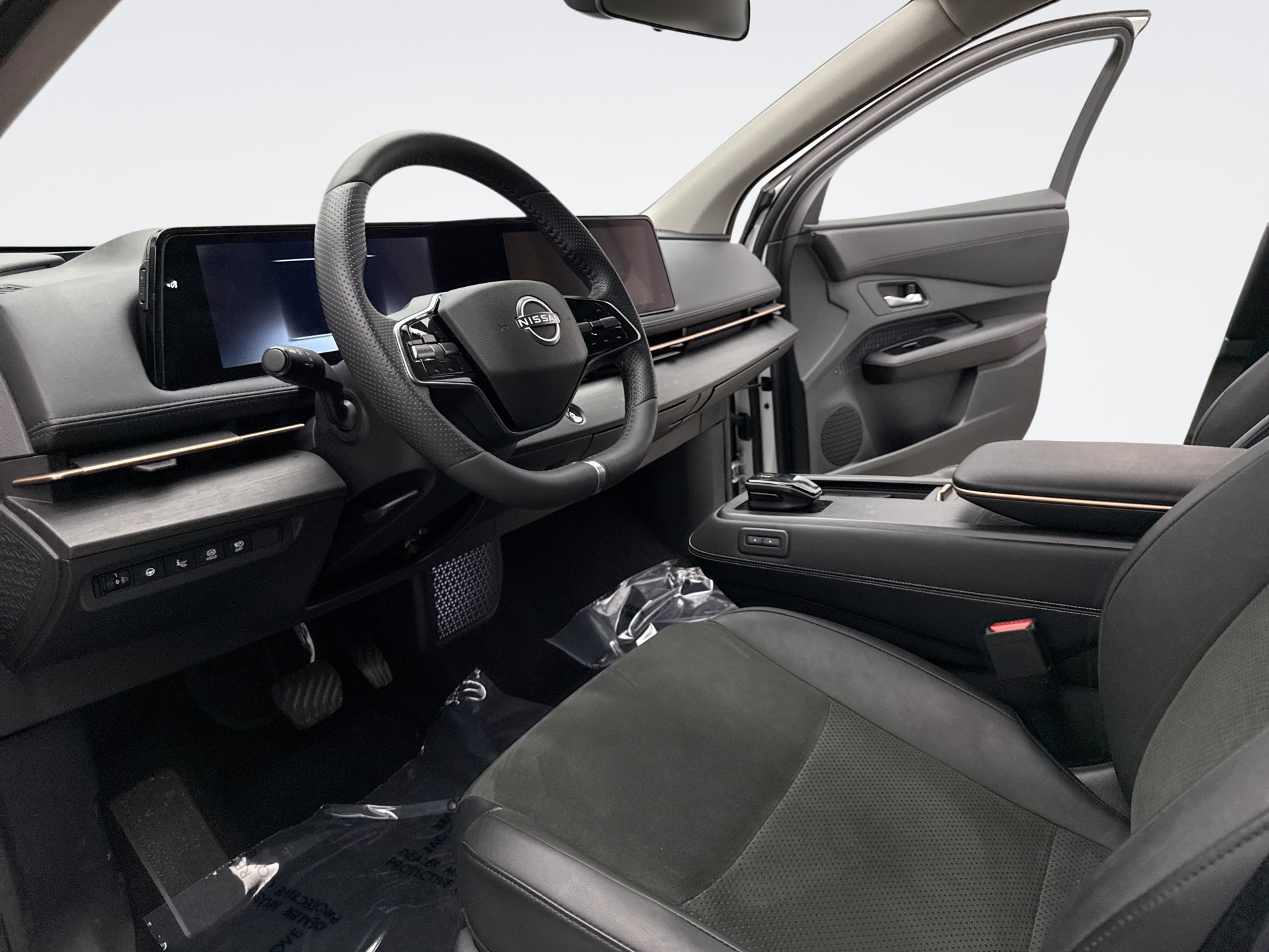 Used 2024 Nissan Ariya AWD image 10