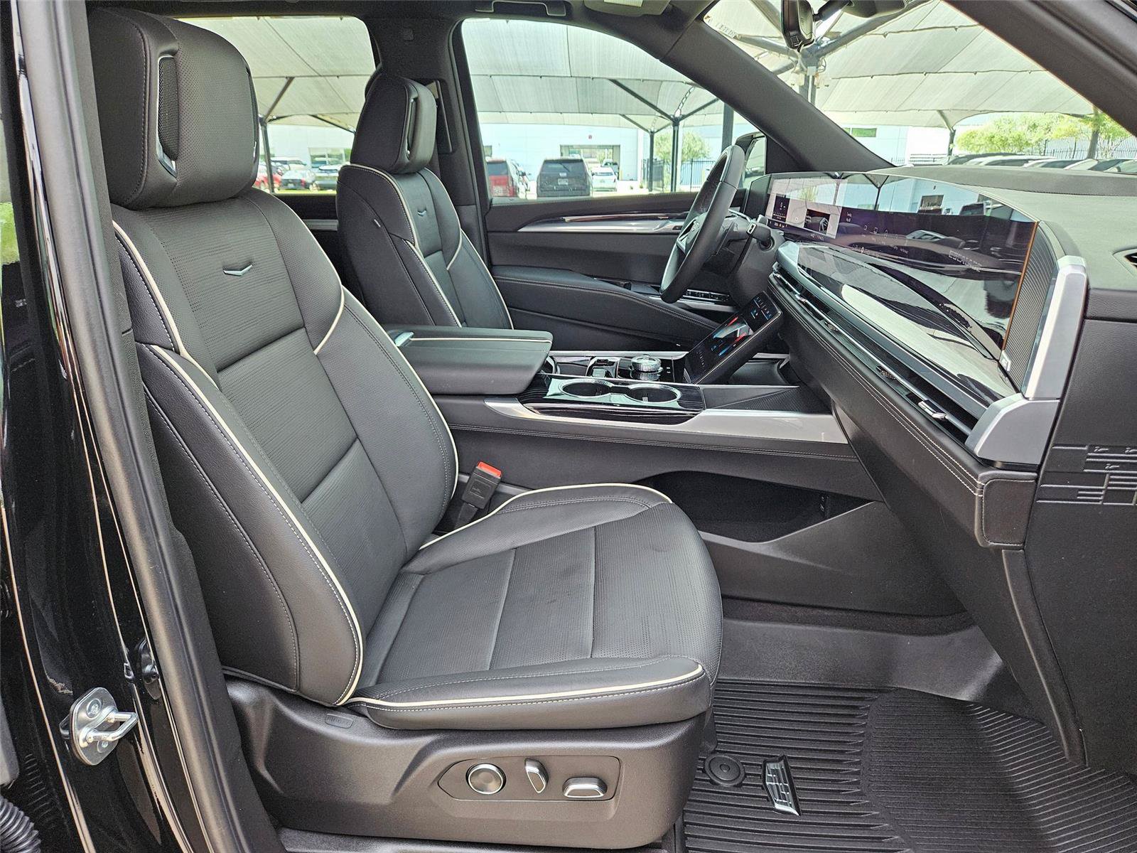 Certified 2025 Cadillac Escalade Sport w/ LPO, ONYX Package AWD/4WD image 29