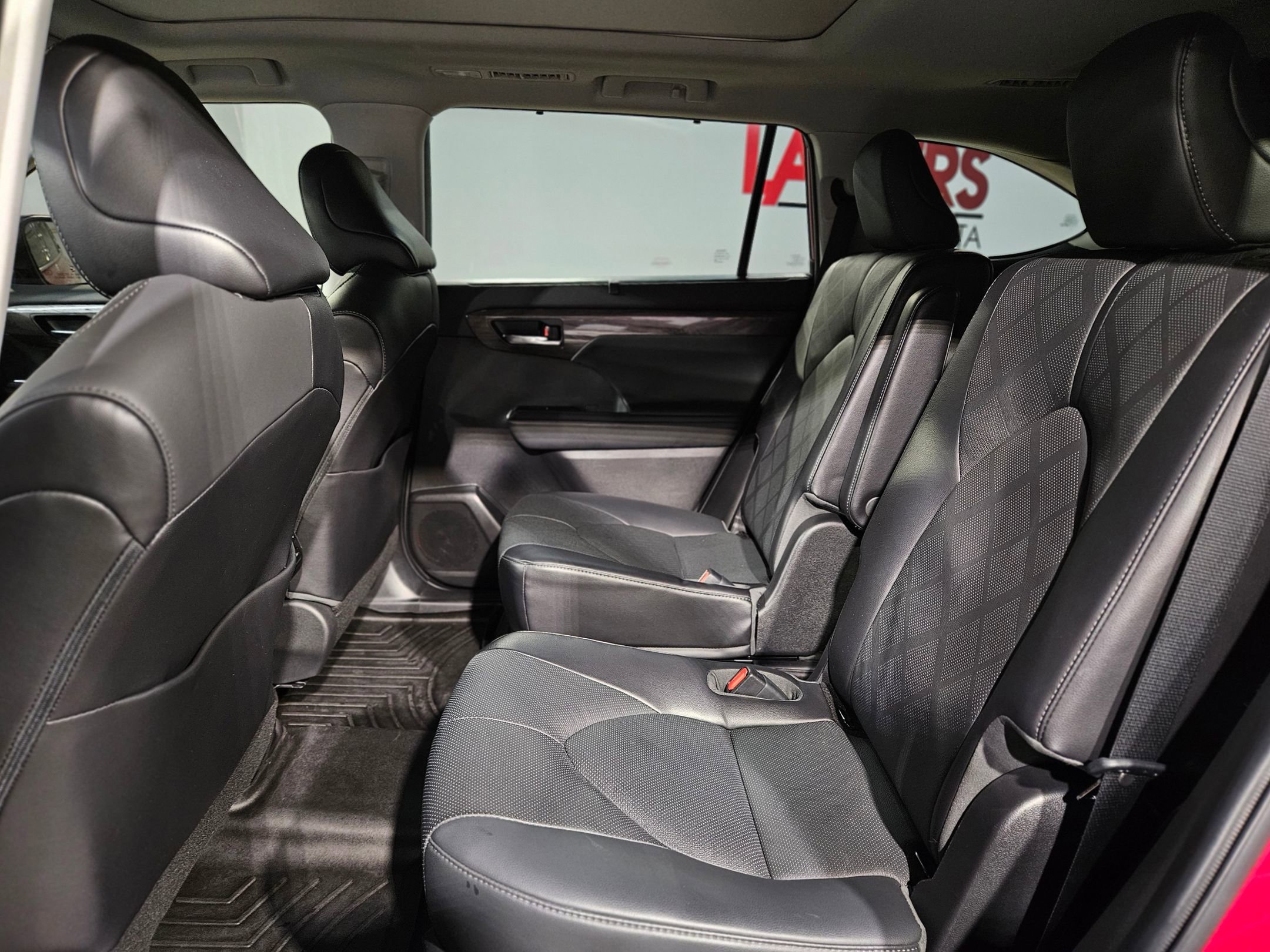 Used 2022 Toyota Highlander Platinum image 36