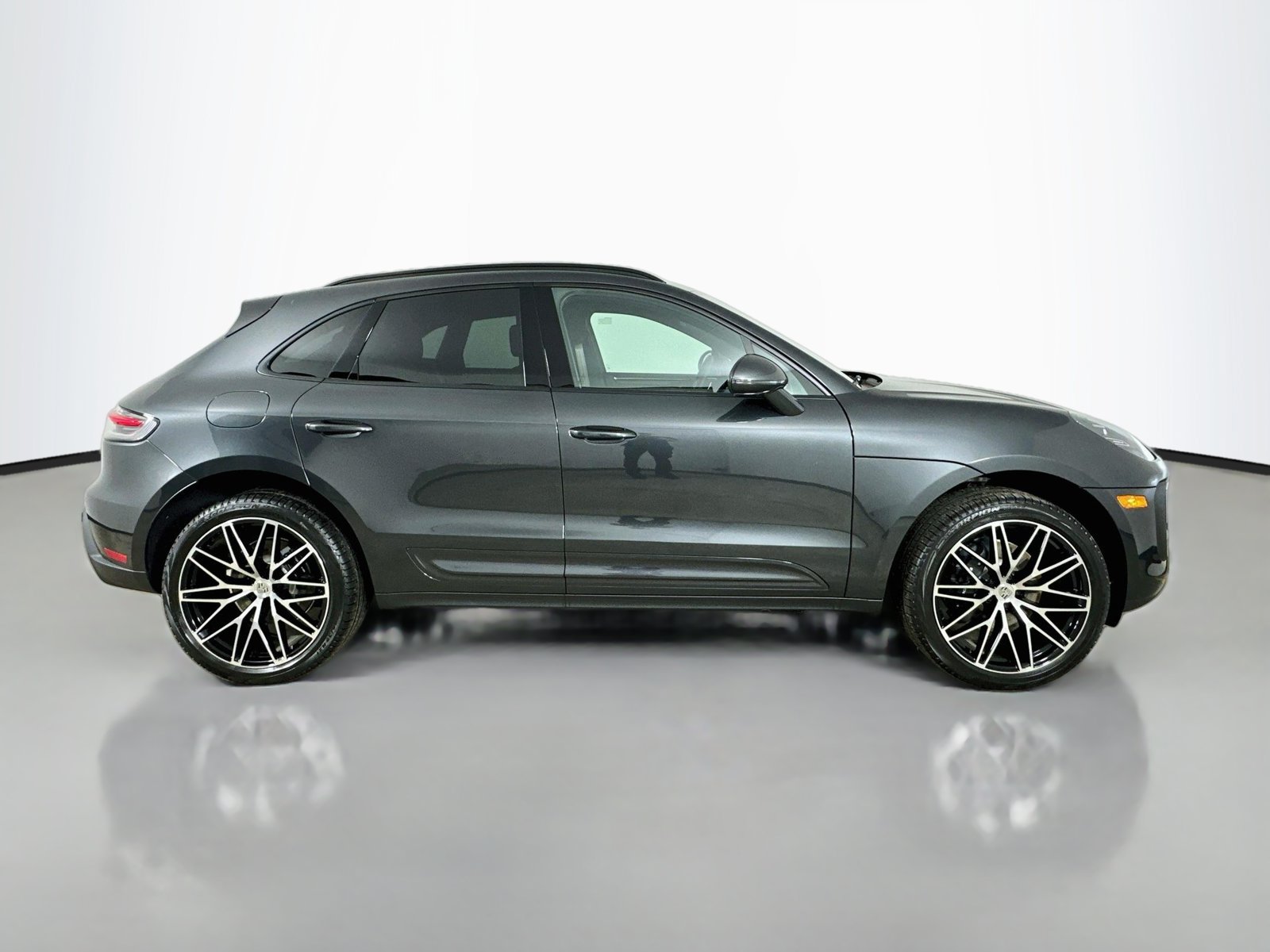 New 2026 Porsche Macan AWD/4WD image 4
