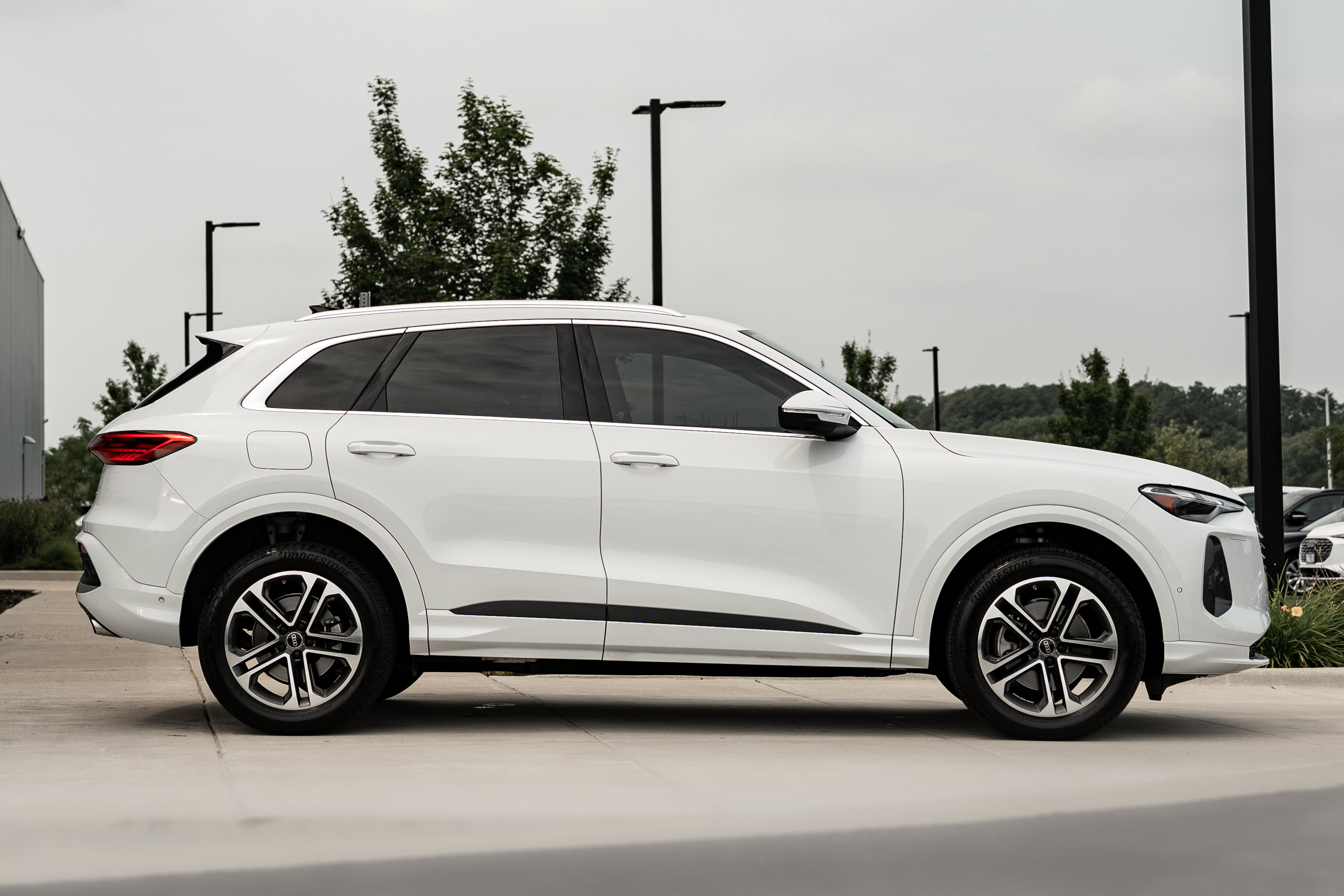 Certified 2025 Audi Q5 Premium AWD/4WD image 3