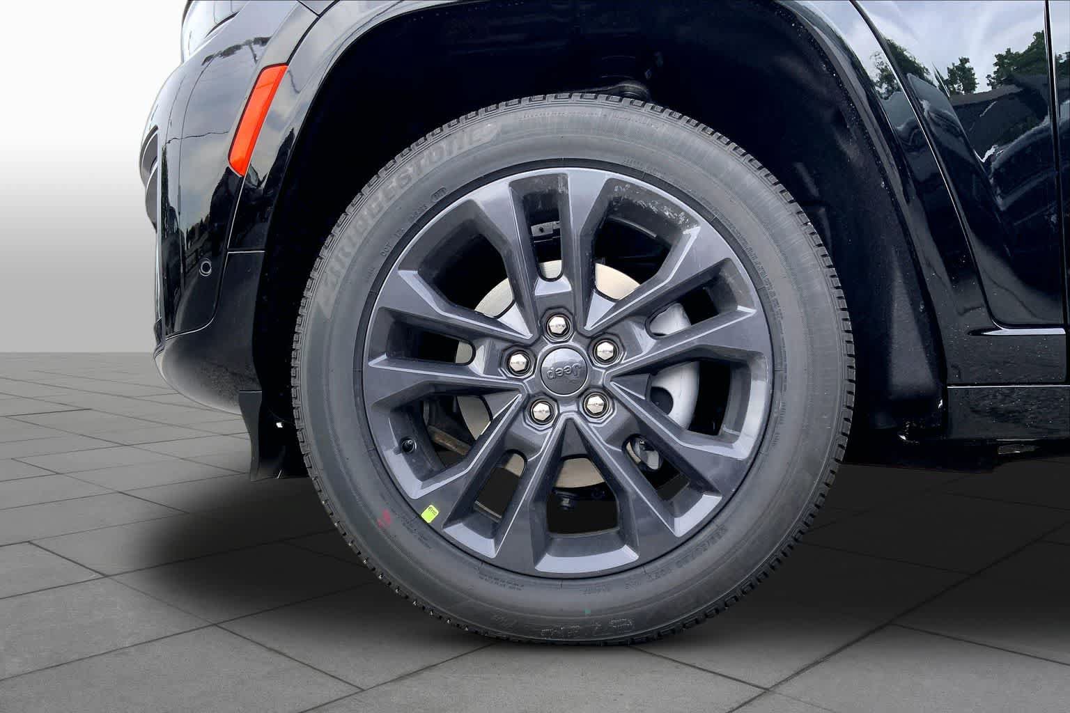 New 2026 Jeep Grand Cherokee Limited AWD/4WD image 8