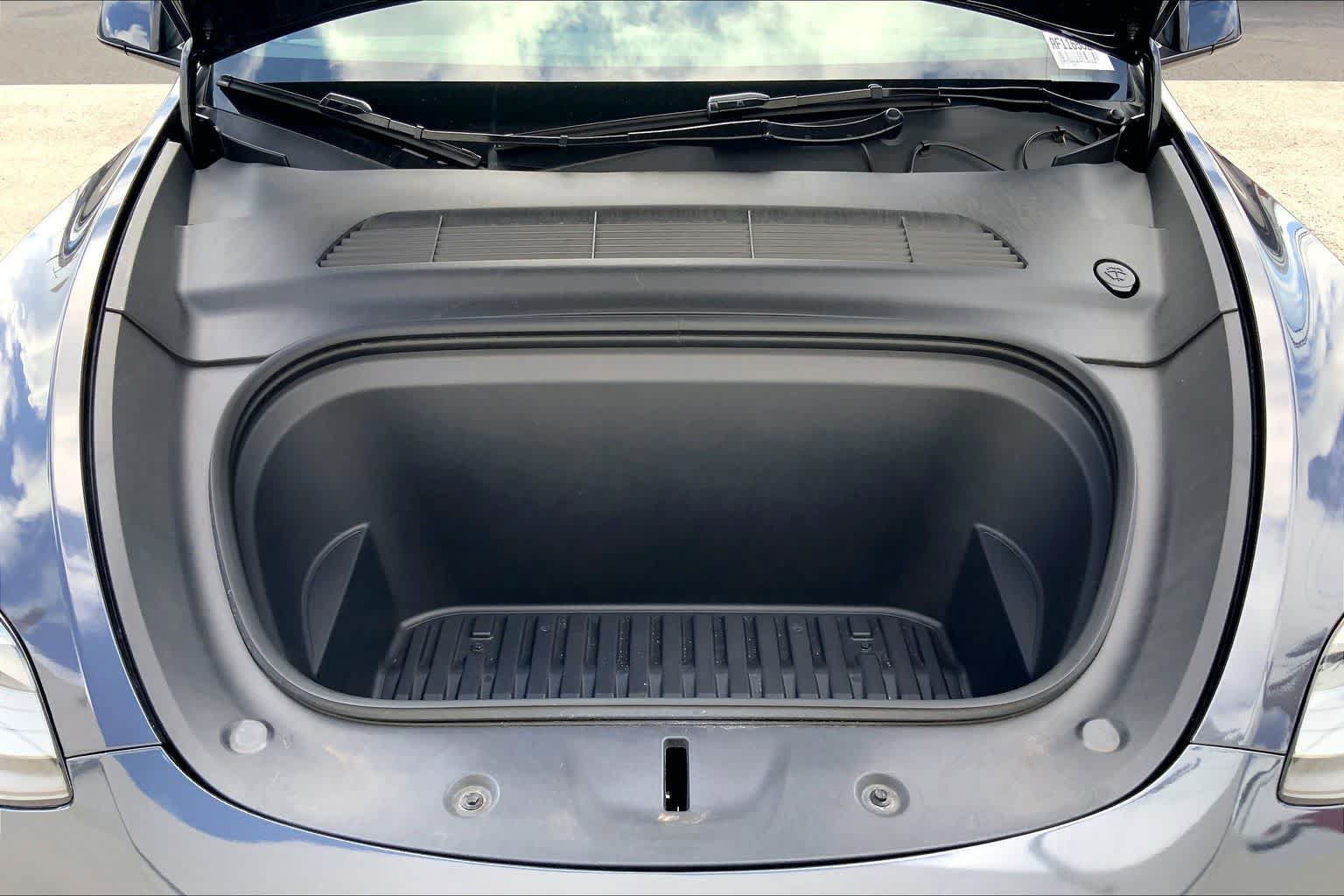 Used 2024 Tesla Model Y 2WD image 8