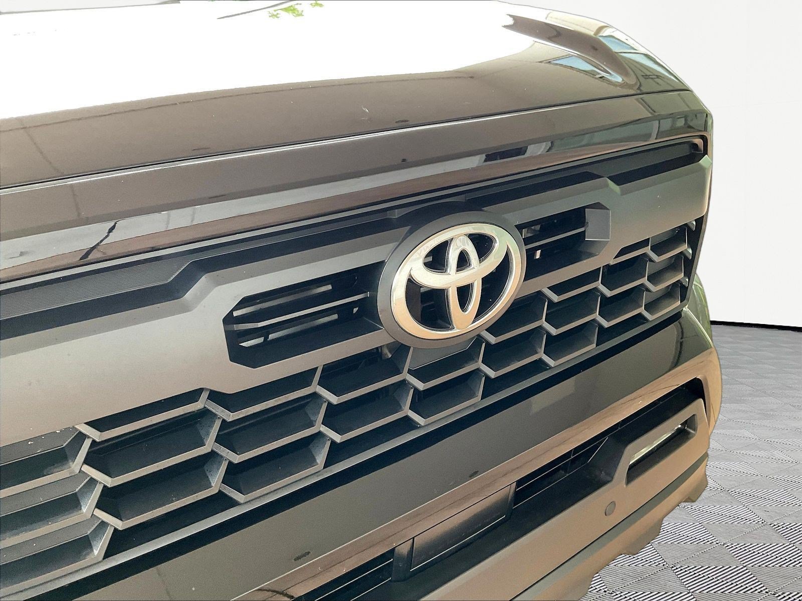 Used 2025 Toyota Tacoma TRD Off-Road w/ TRD Off Road Upgrade Package AWD/4WD image 31