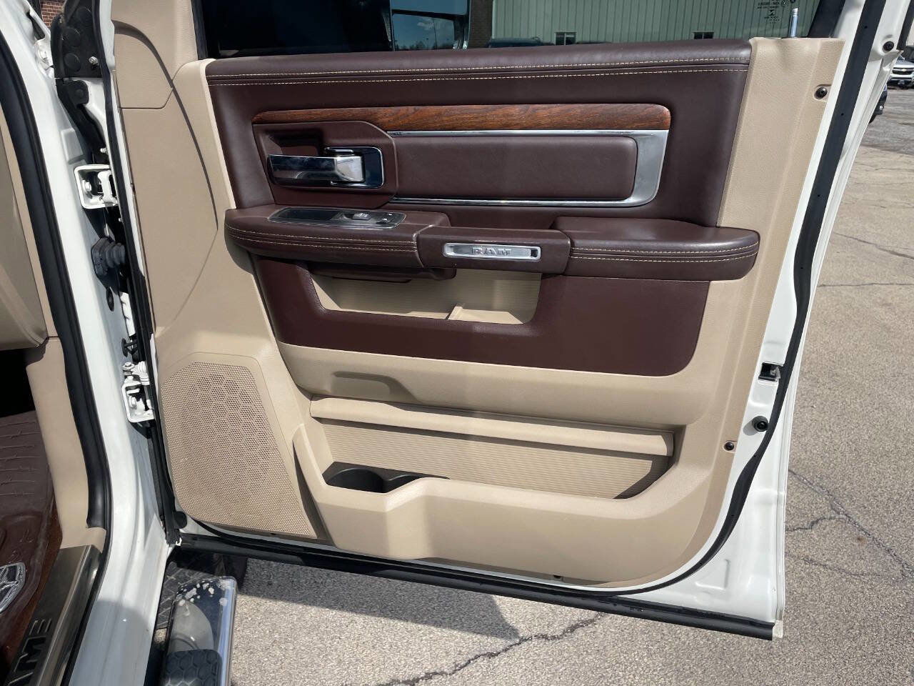 Used 2017 RAM 2500 Longhorn image 30