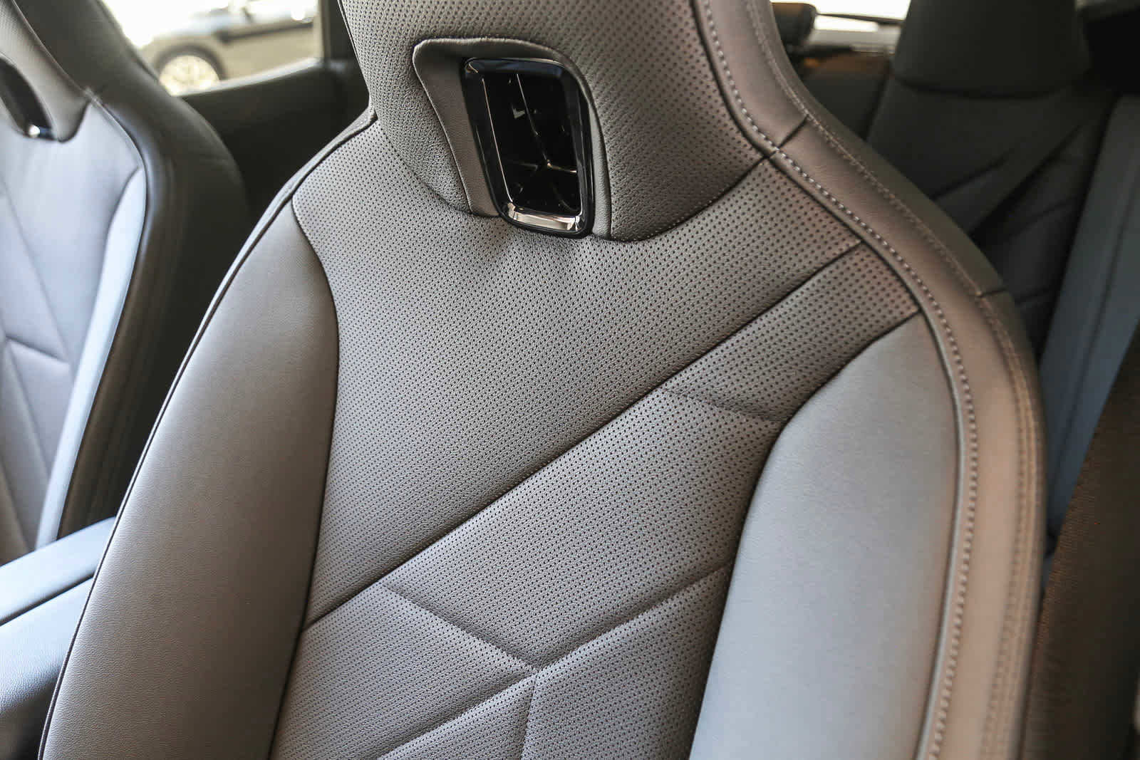 Used 2025 BMW iX xDrive50 w/ Sport Package image 25