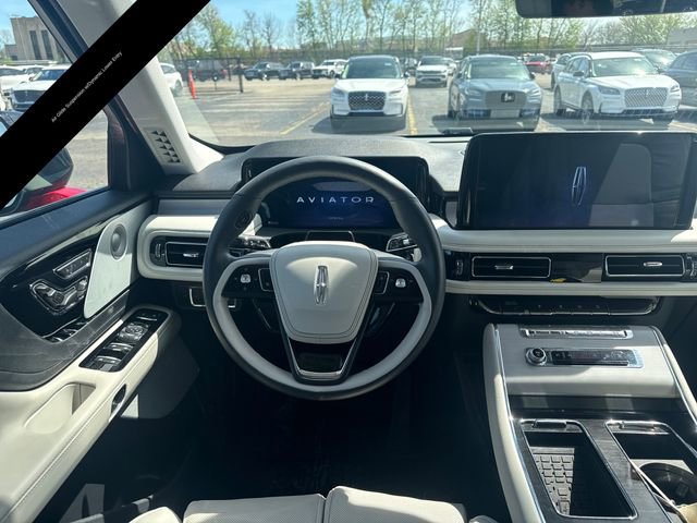 Used 2025 Lincoln Aviator Reserve w/ Equipment Group 201A image 18