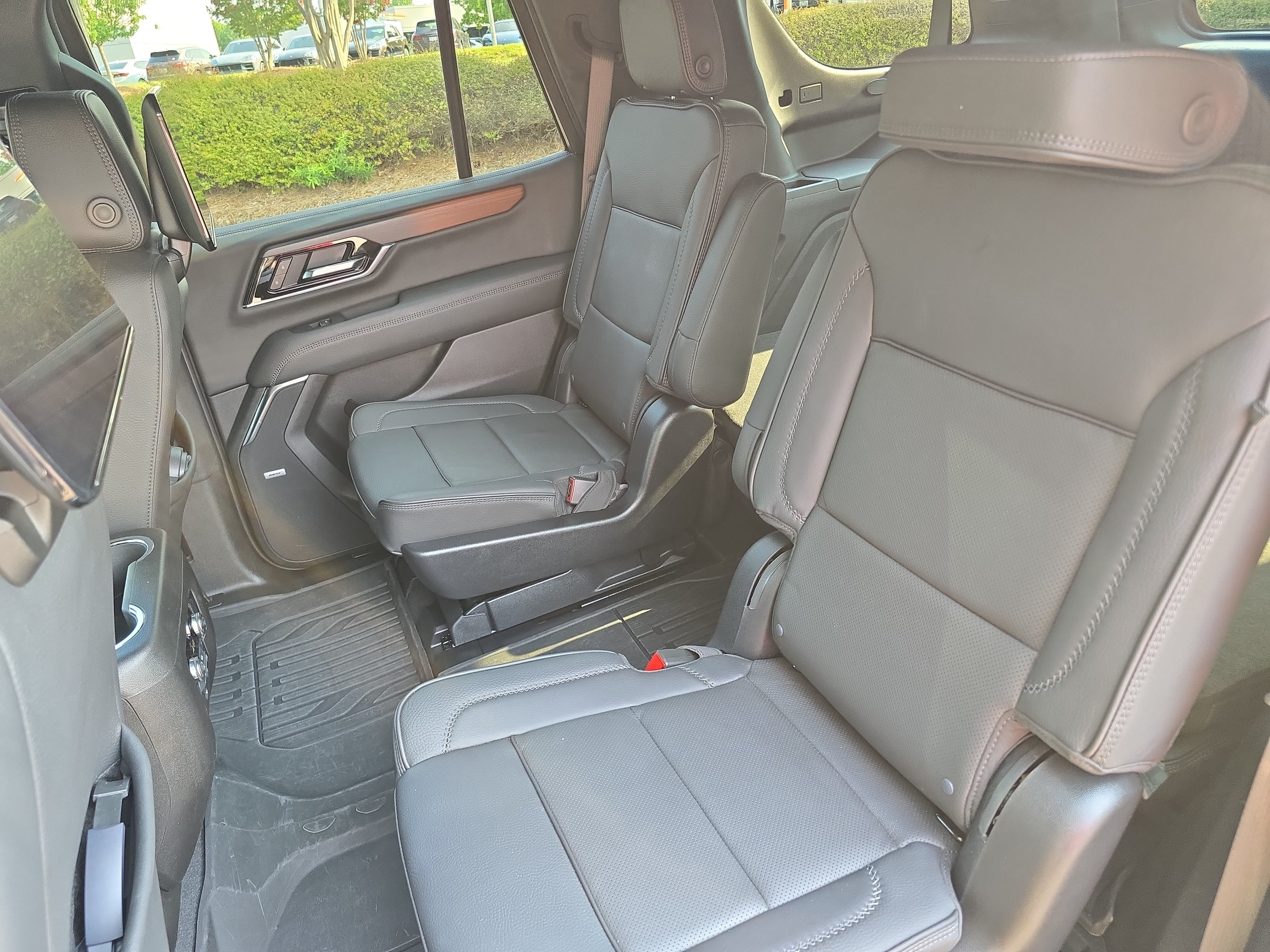 Used 2025 GMC Yukon Denali w/ Denali Reserve Package AWD/4WD image 15