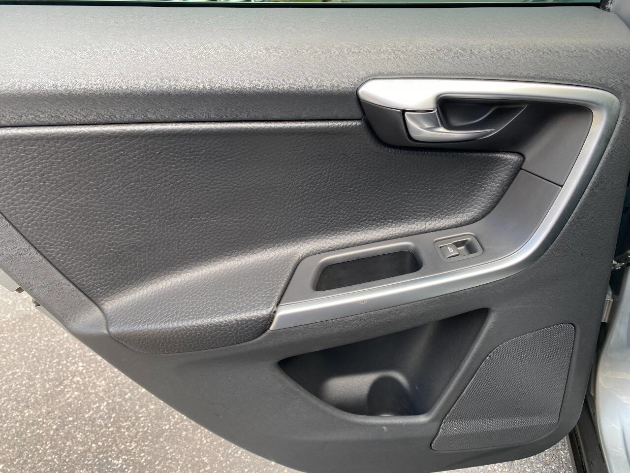 Used 2010 Volvo XC60 T6 image 22