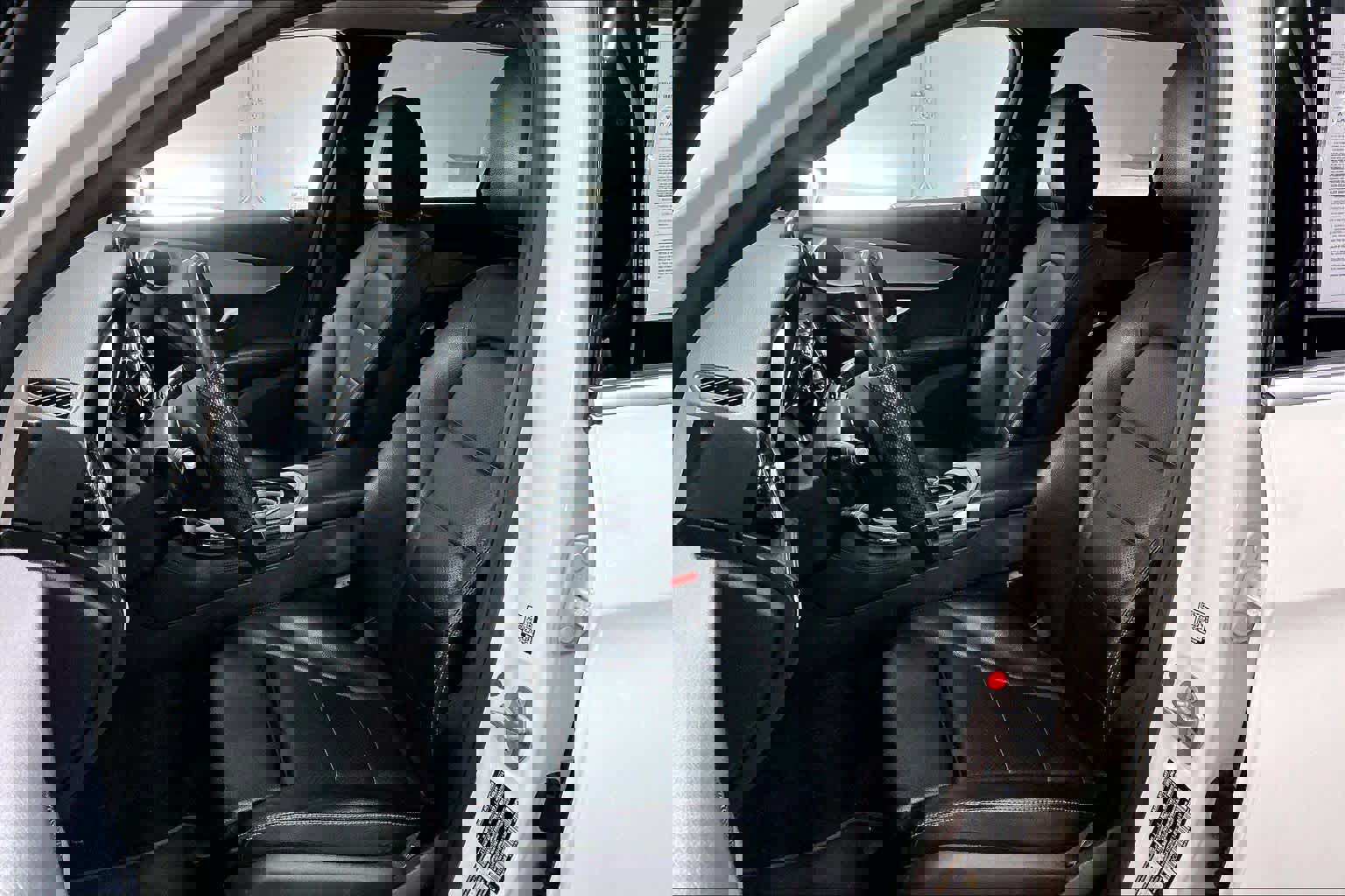 Used 2017 Mercedes-Benz GLC 300 4MATIC image 24