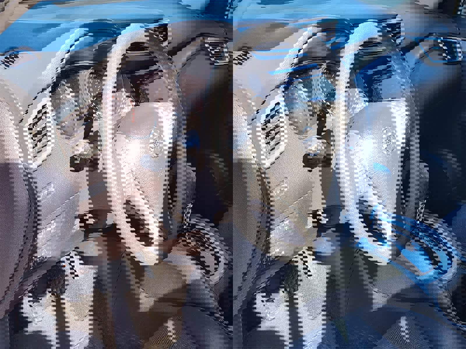 Used 2014 Nissan Rogue SV w/ SV Premium Package image 2