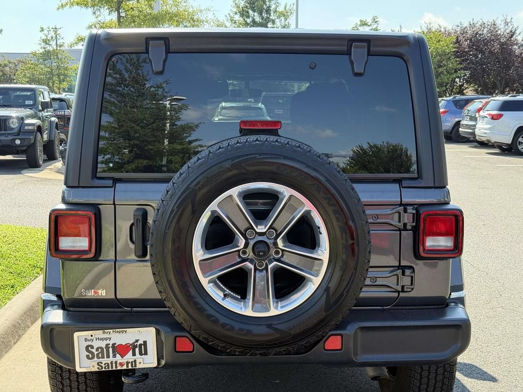 Used 2022 Jeep Wrangler Unlimited Sahara w/ Cold Weather Group AWD/4WD image 11