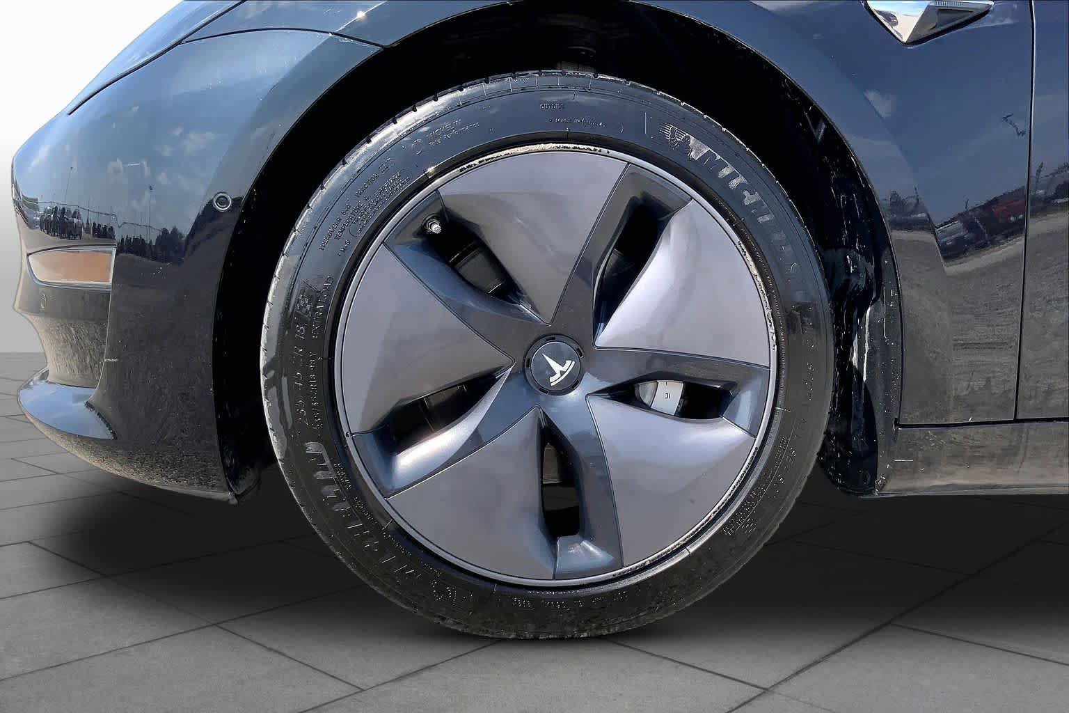 Used 2018 Tesla Model 3 Long Range RWD image 10