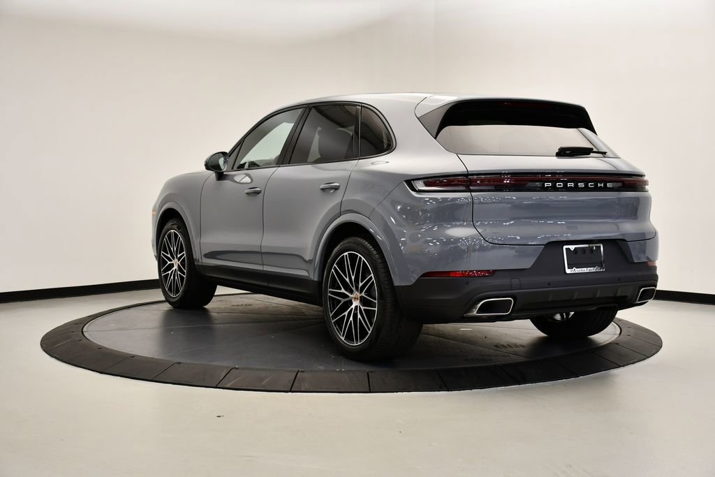 Certified 2025 Porsche Cayenne image 3