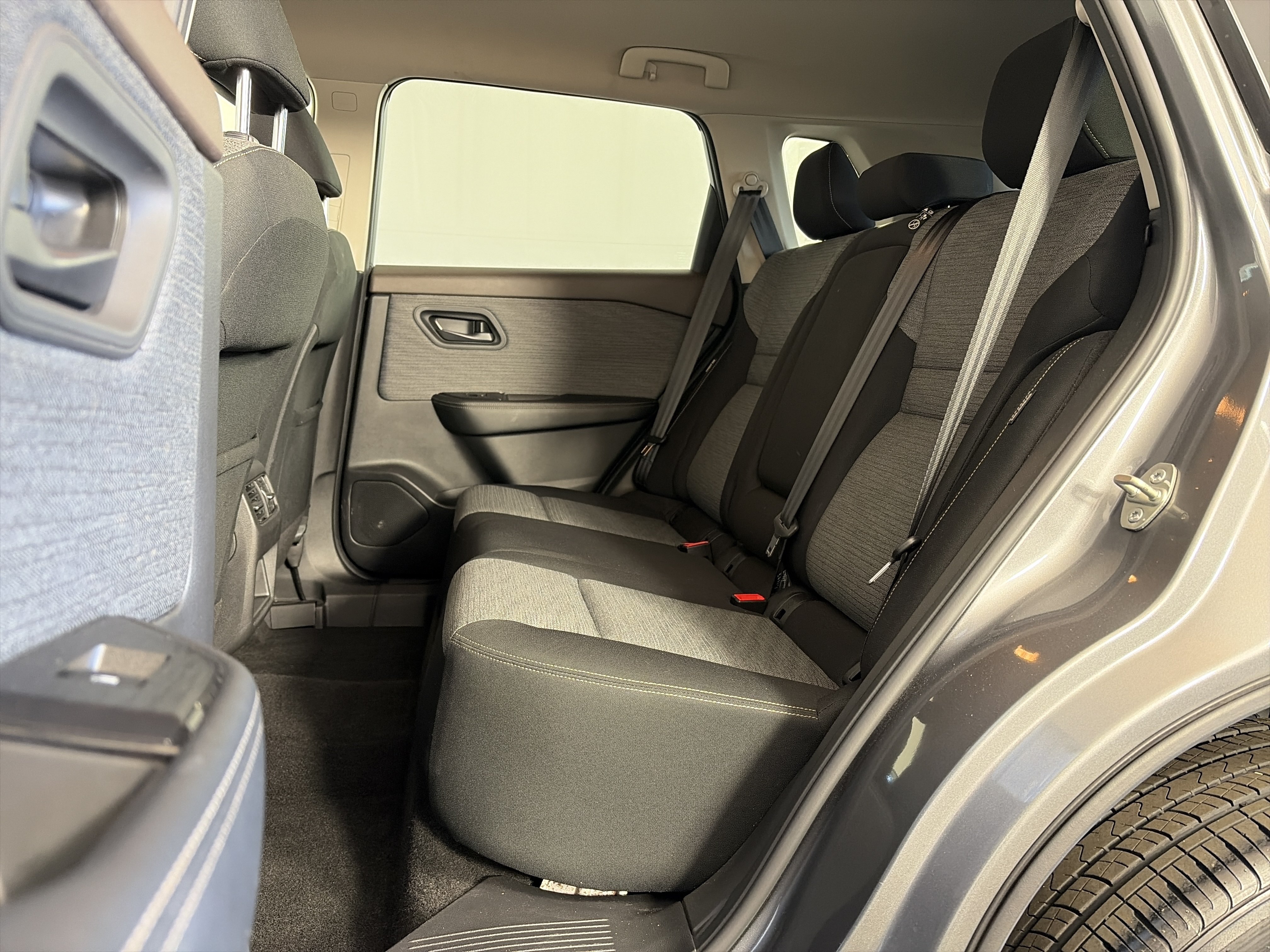 Used 2021 Nissan Rogue S AWD/4WD image 7