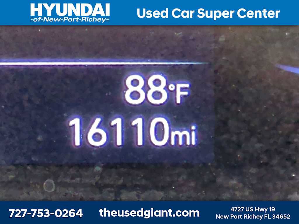 Certified 2024 Hyundai Venue Limited FWD image 29