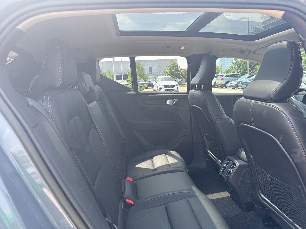 Certified 2023 Volvo XC40 B5 Plus image 13