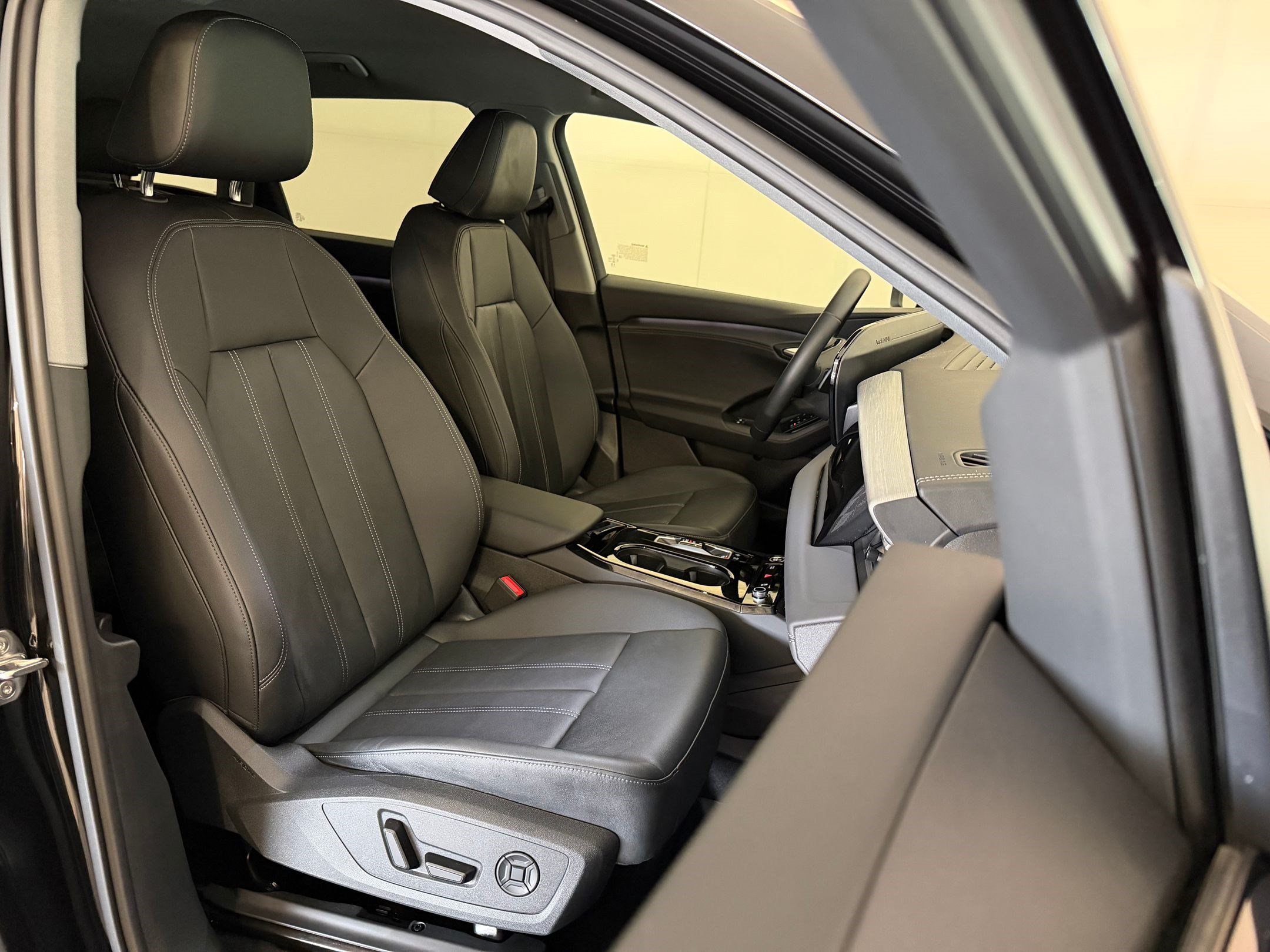 Certified 2025 Audi Q6 e-tron Premium w/ Convenience Package RWD image 24