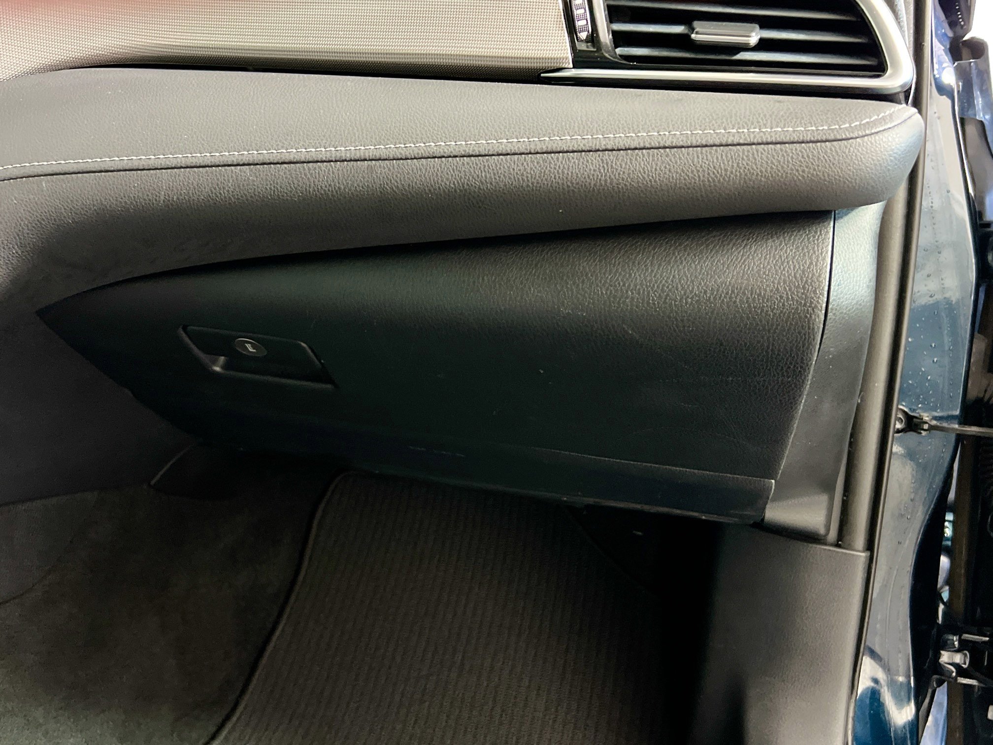 Used 2018 Toyota Camry SE FWD image 34