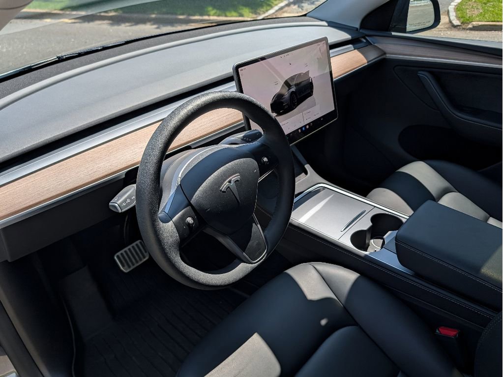 Used 2024 Tesla Model Y Long Range AWD/4WD image 18