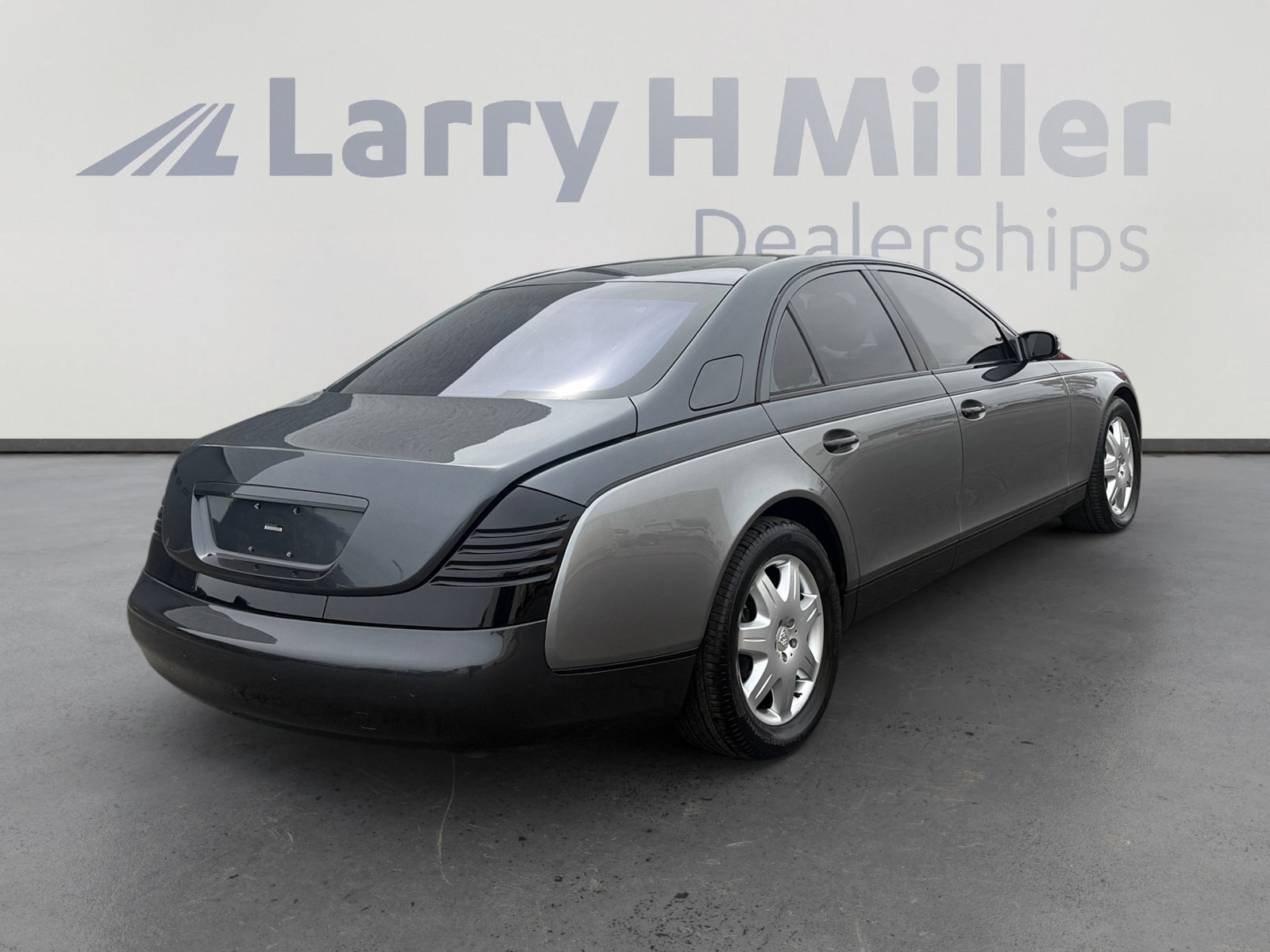 Used 2005 Maybach 57 RWD image 5