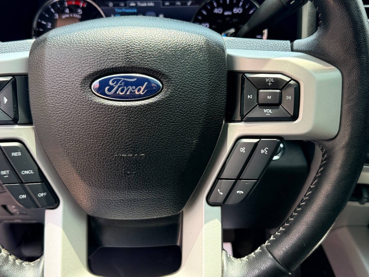 Used 2017 Ford F250 Lariat w/ Lariat Ultimate Package AWD/4WD image 27