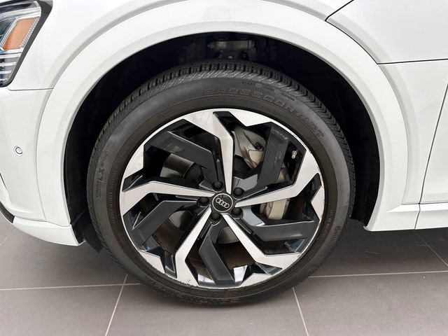 Certified 2024 Audi Q8 e-tron Premium Plus w/ Premium Plus Package AWD/4WD image 9
