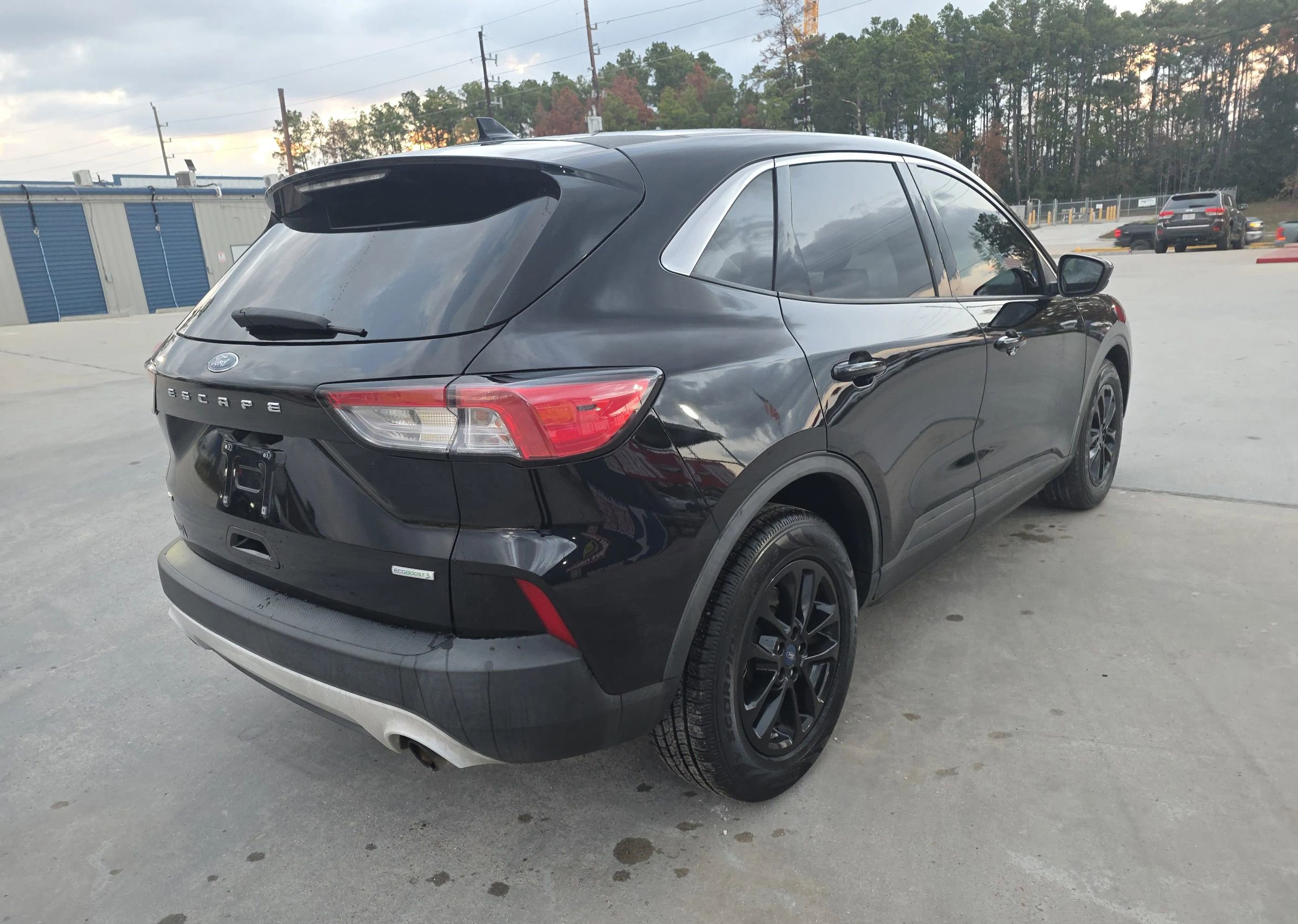 Used 2020 Ford Escape SE image 17