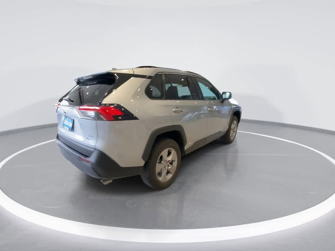 Used 2025 Toyota RAV4 LE AWD/4WD image 8