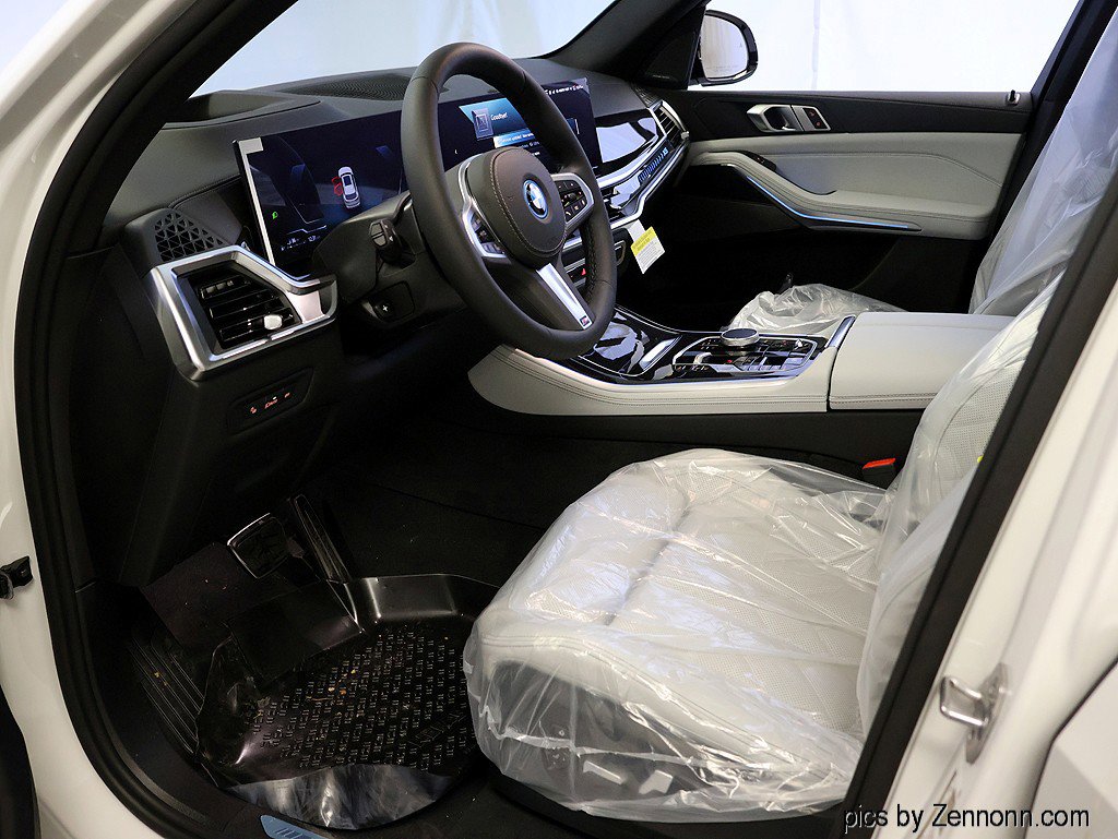 Used 2026 BMW X5 xDrive50e w/ M Sport Package image 12