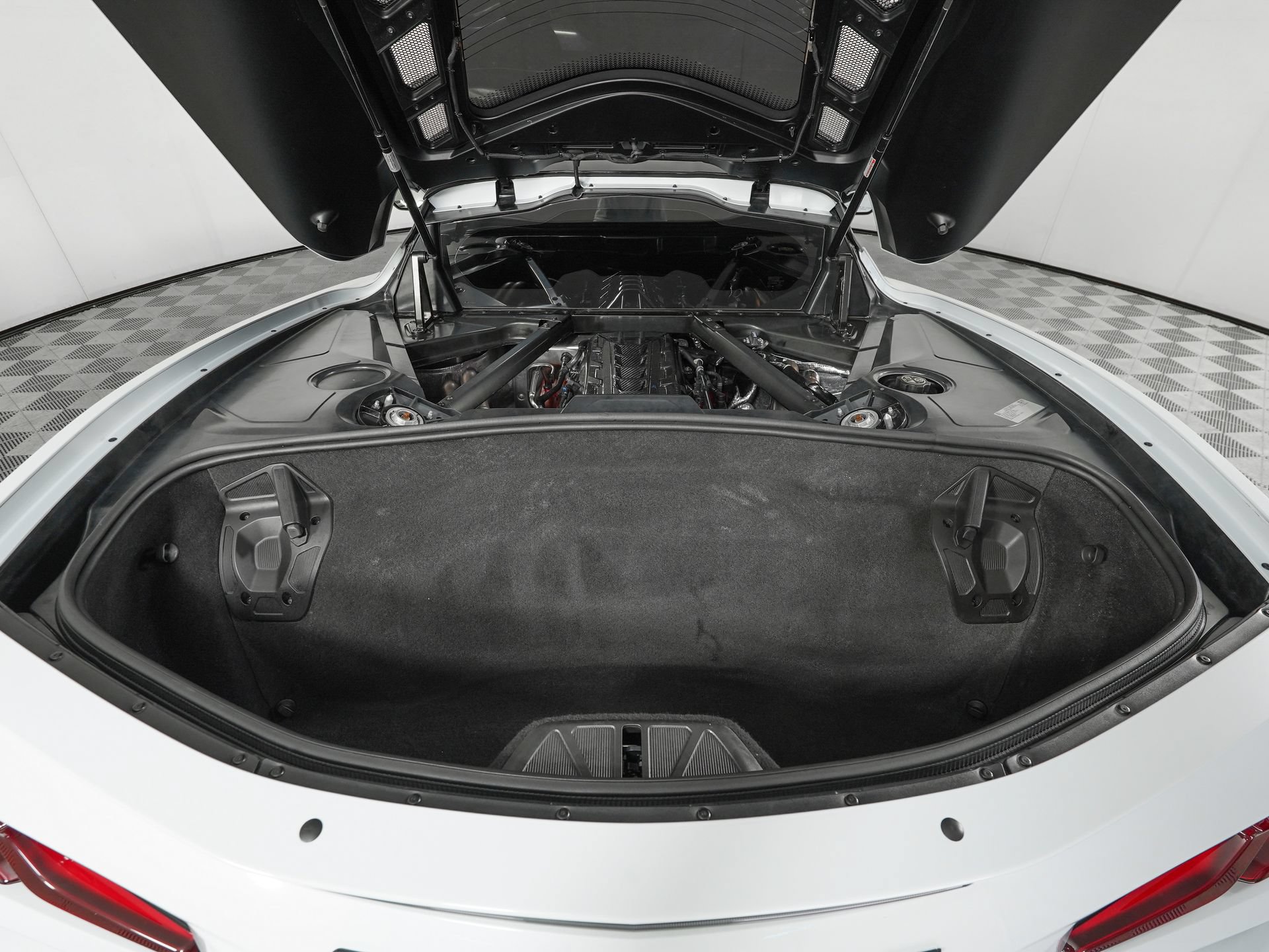Used 2020 Chevrolet Corvette Stingray Preferred Cpe w/ 2LT Preferred Equipment Group RWD image 11