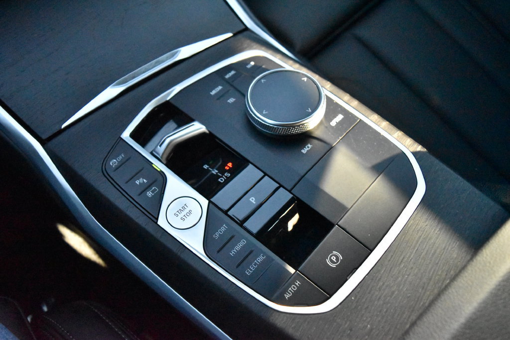 Used 2024 BMW 330e xDrive AWD/4WD image 21