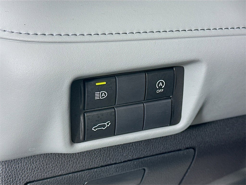 Used 2023 Toyota Highlander XLE image 13